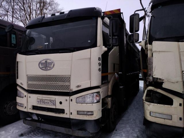 Специализированный, автомобиль - самосвал FAW J6 — фотография 1