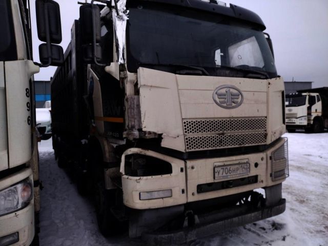 Специализированный, автомобиль - самосвал FAW J6 — фотография 1
