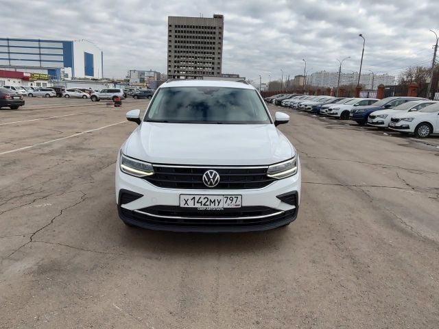 Volkswagen Tiguan — фотография 1