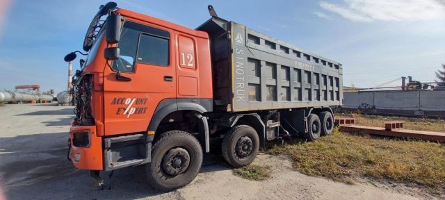 Специализированный, автомобиль-самосвал HOWO ZZ3407S3867E — фотография 1