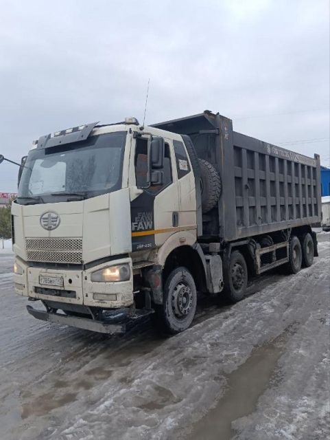 Cпециализированный, автомобиль - самосвал FAW J6 — фотография 1